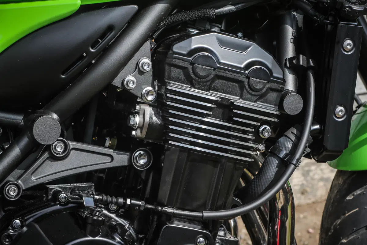 Kawasaki Z900RS CAFE. Café Racer Doc (32)
