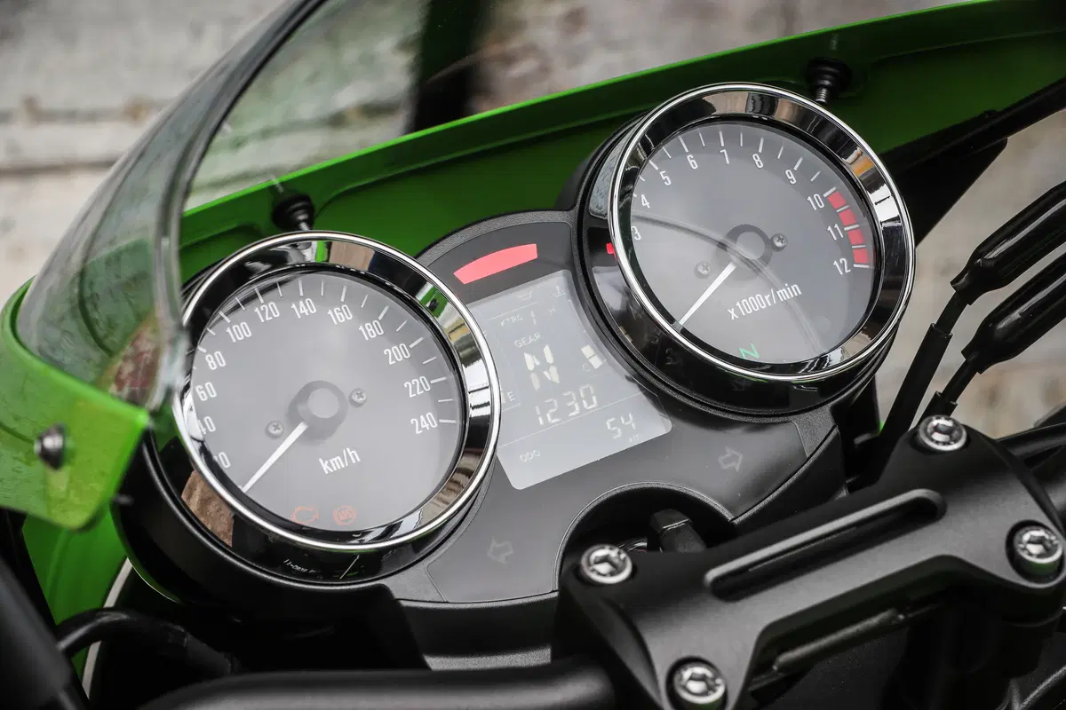 Kawasaki Z900RS CAFE. Café Racer Doc (25)