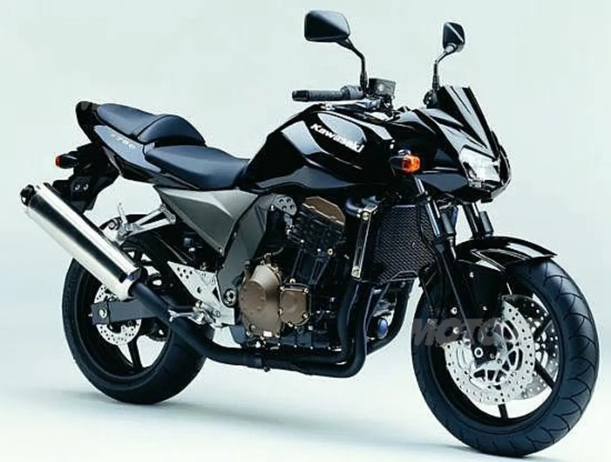 Guida a Kawasaki Z750 (3)