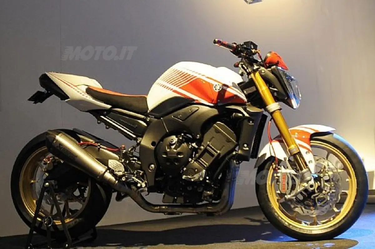 Special FZ1 ABARTH Assetto Corse (4)