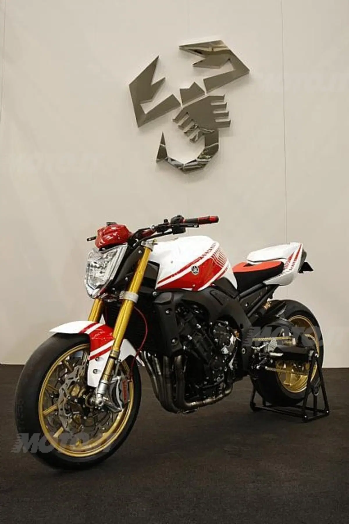Special FZ1 ABARTH Assetto Corse (5)
