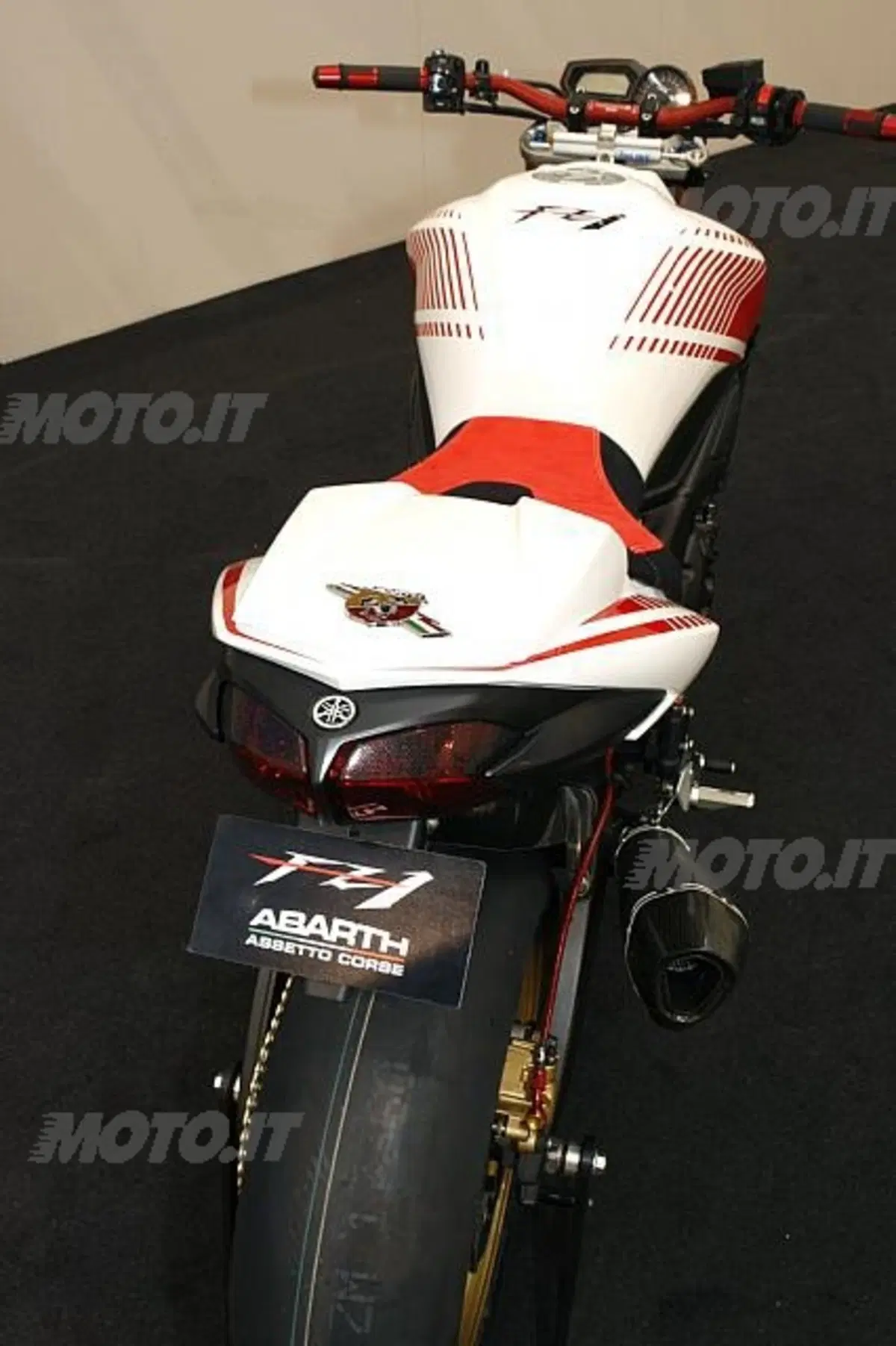 Special FZ1 ABARTH Assetto Corse (6)