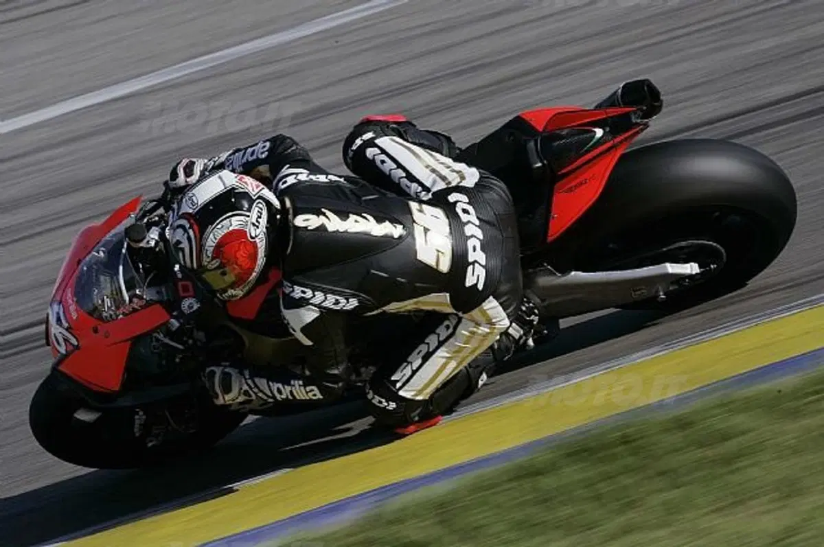 Simoncelli debutta sulla RSV4! (4)