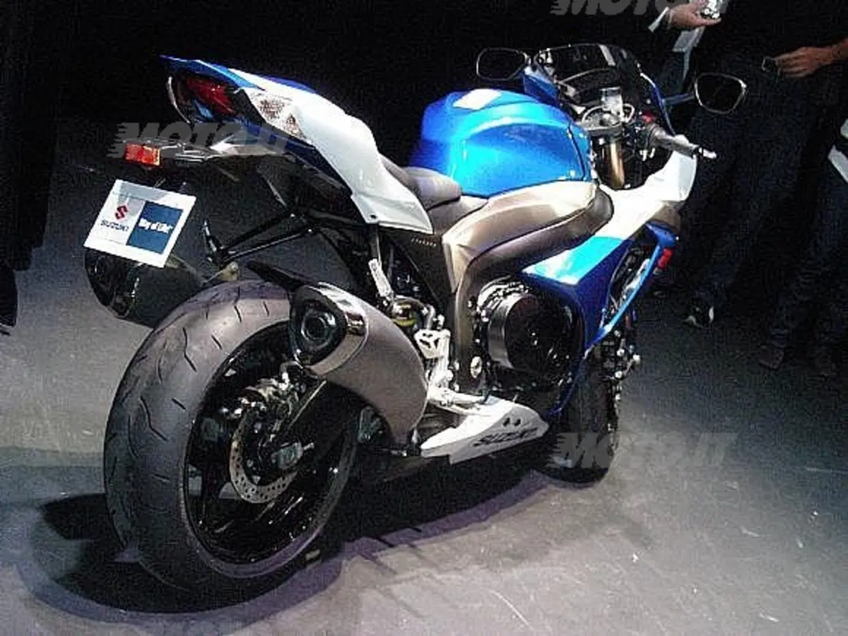 GSX-R 1000 '09 mostra i muscoli (6)