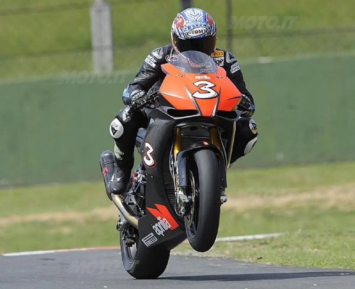 Aprilia al maximo in Sbk (4)
