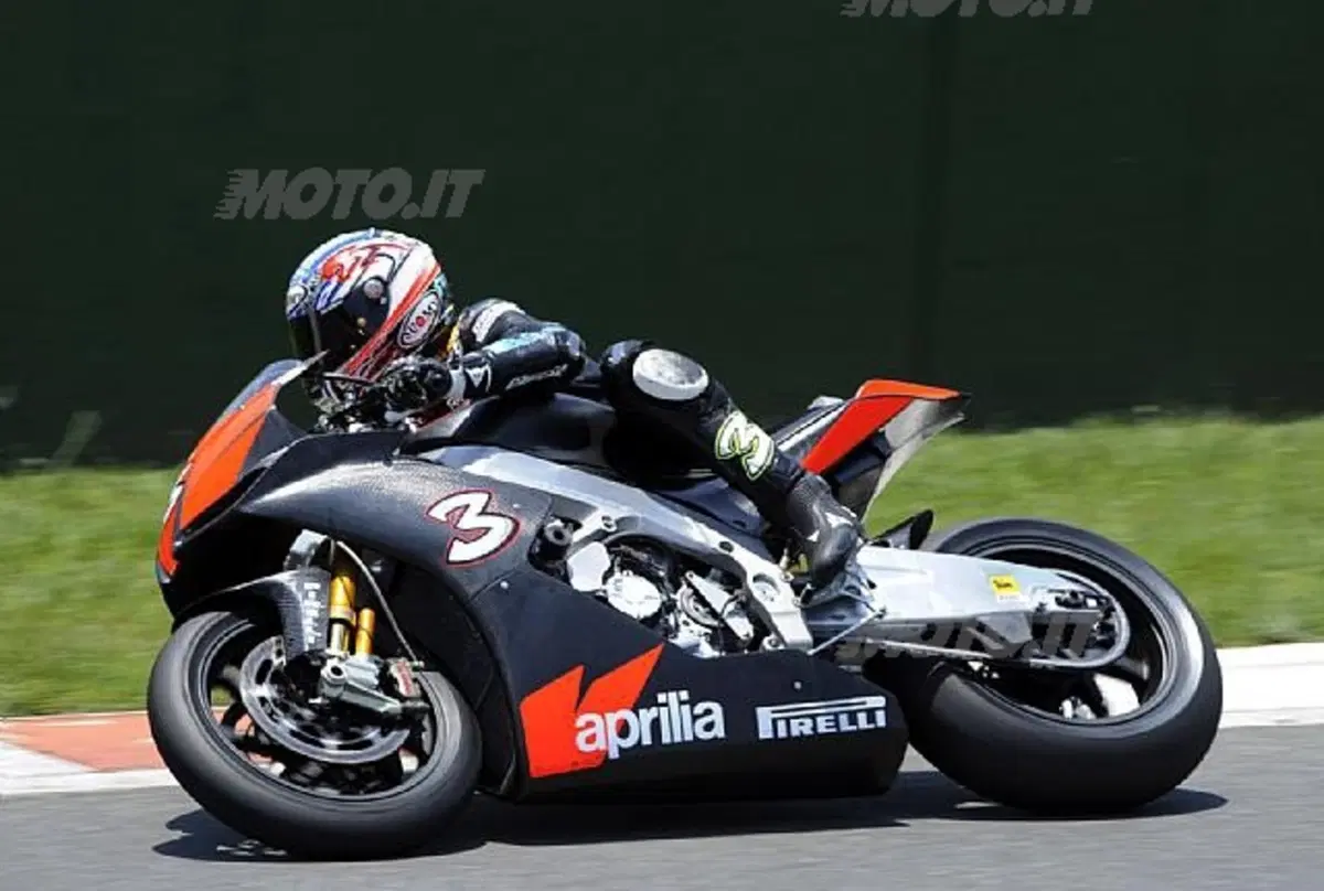 Aprilia al maximo in Sbk (5)