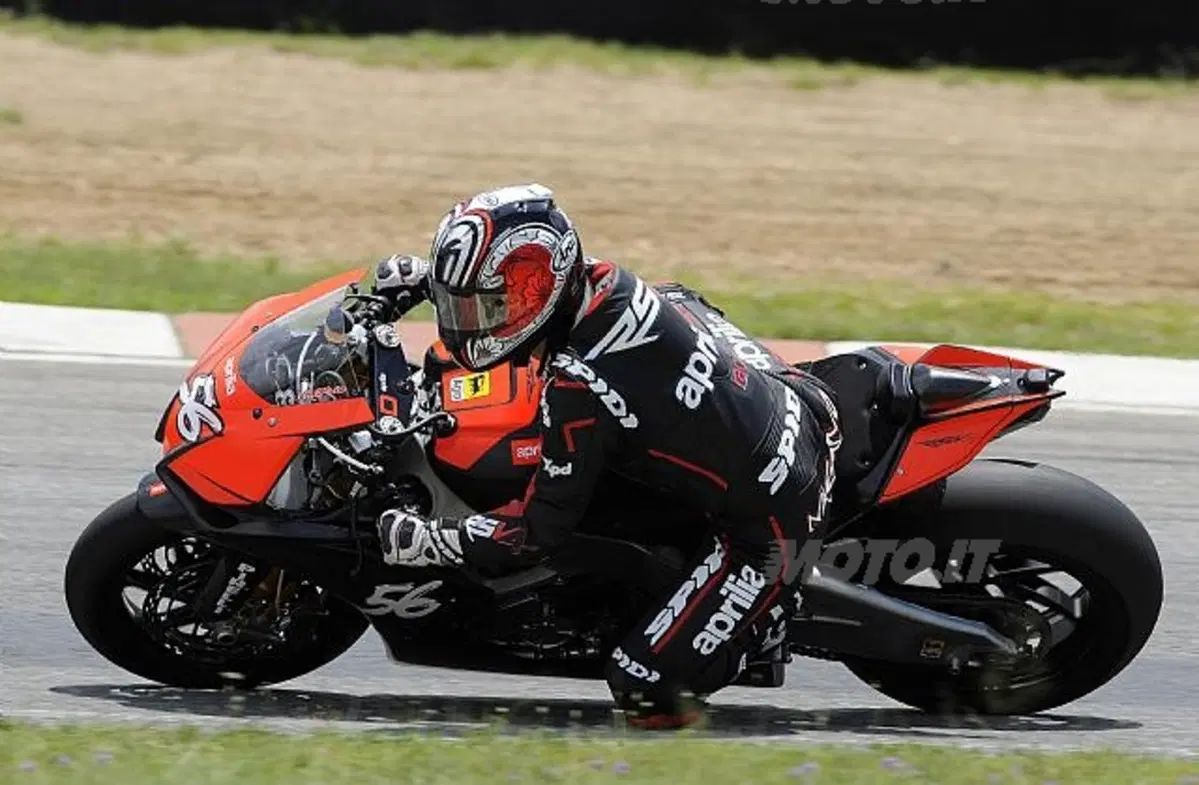 Aprilia al maximo in Sbk (8)
