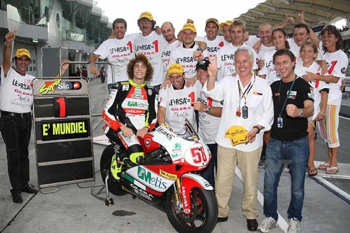Berlusconi premia Rossi e Simoncelli (2)