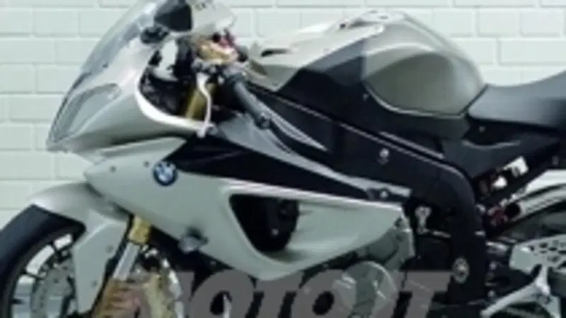 BMW S1000RR. Ecco la versione stradale!