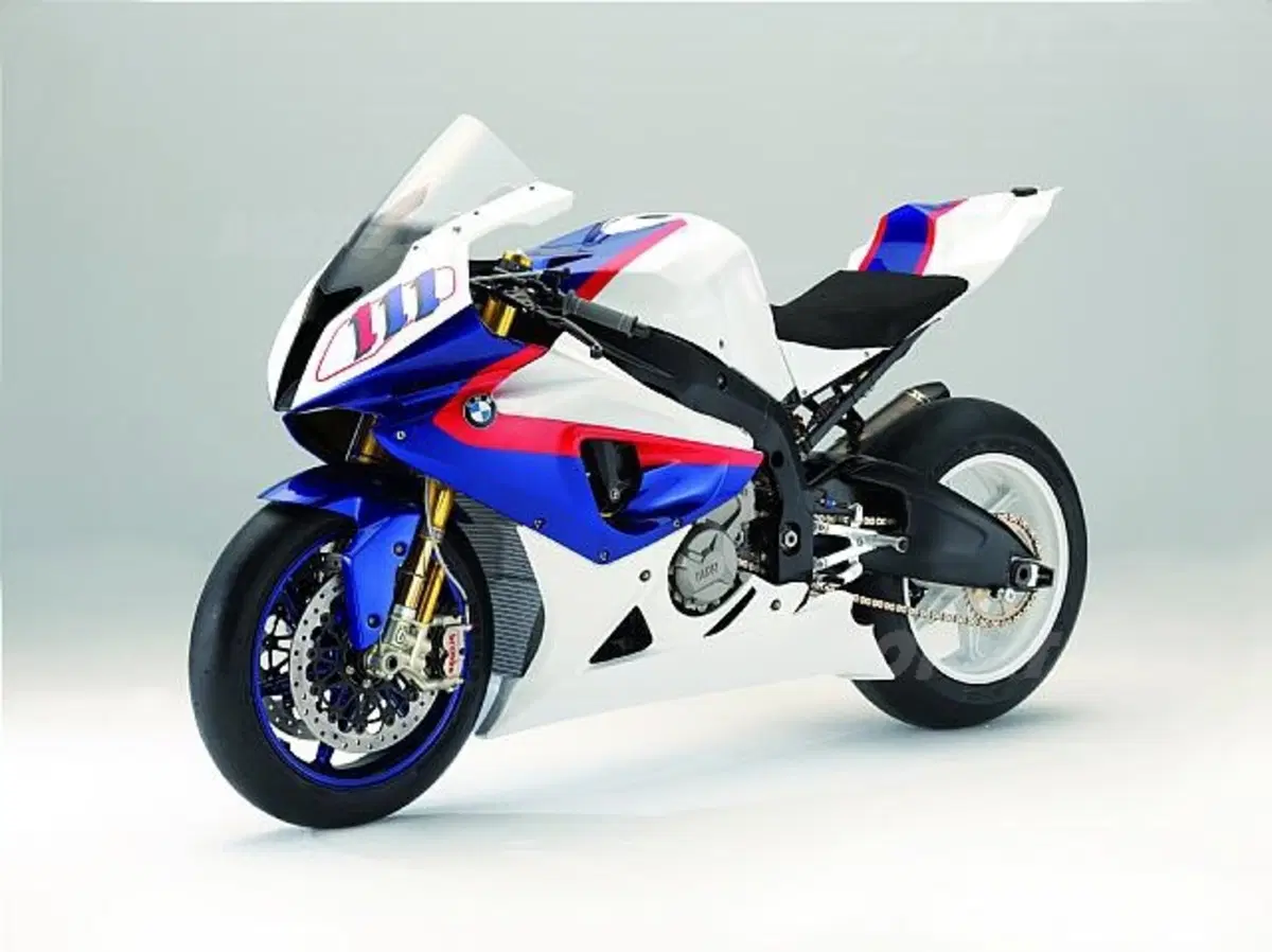 BMW S1000RR. Ecco la versione stradale! (5)