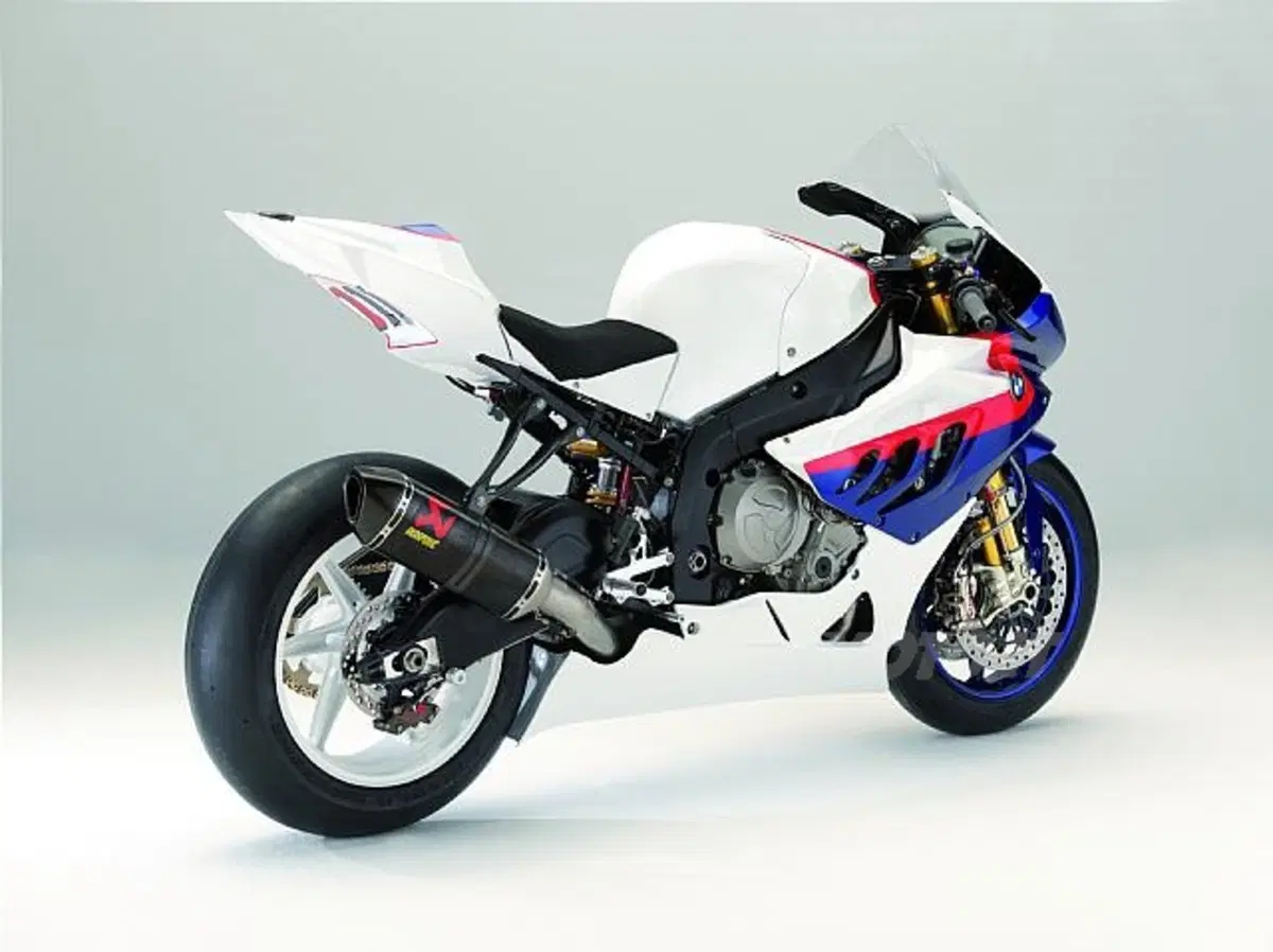 BMW S1000RR. Ecco la versione stradale! (6)