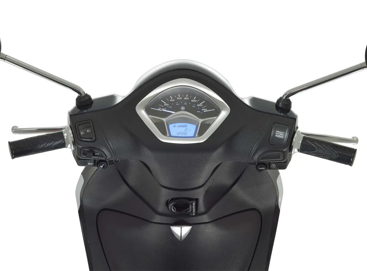 Piaggio Liberty 150 Liberty 150 S i-get ABS (2016) (8)