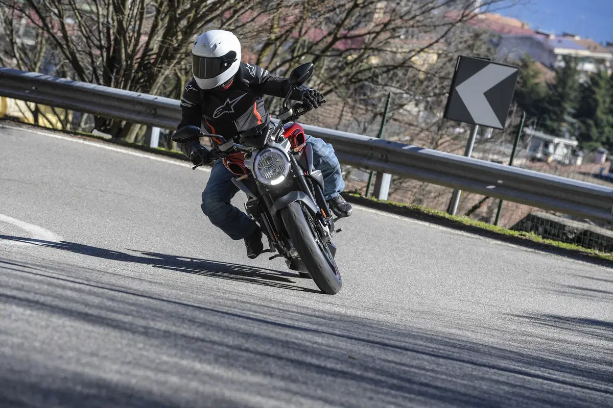 MV Agusta Brutale 800RR 2018 Bella senza tempo (2)