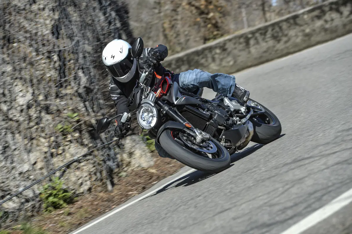 MV Agusta Brutale 800RR 2018 Bella senza tempo (3)