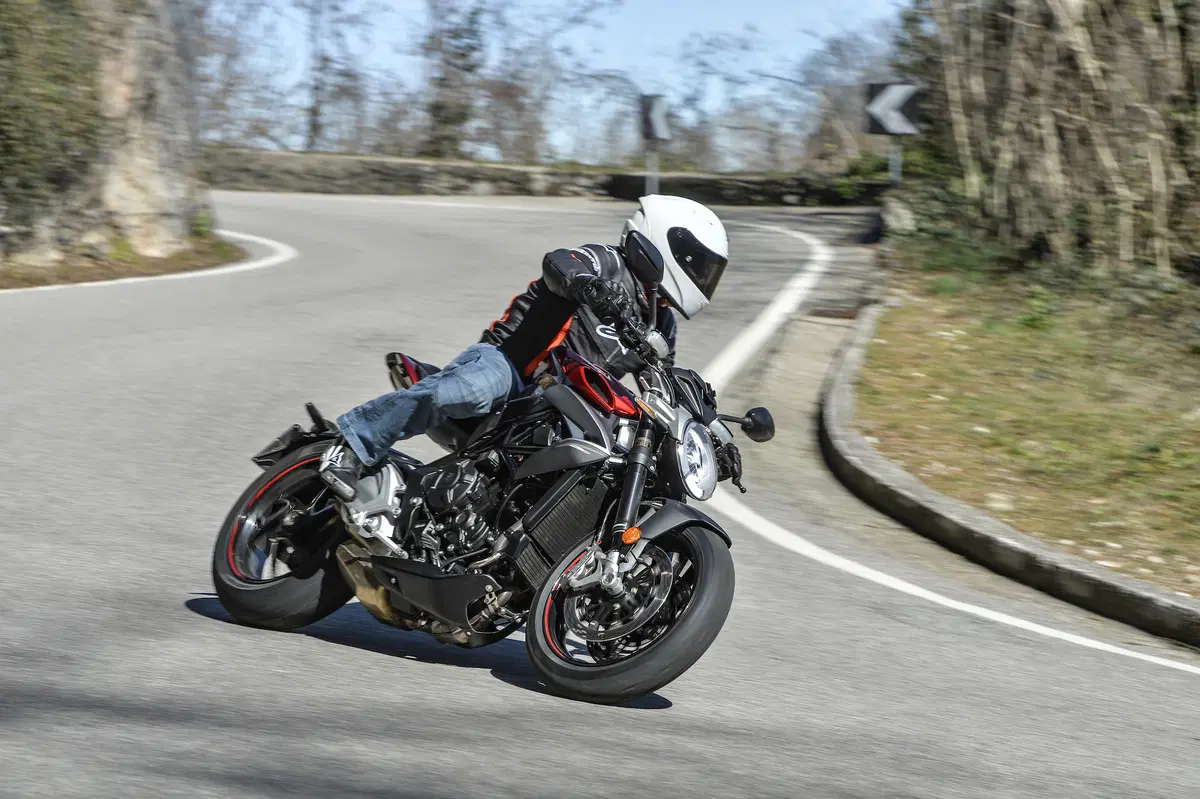 MV Agusta Brutale 800RR 2018 Bella senza tempo (4)