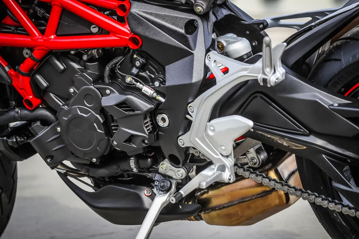 MV Agusta Brutale 800RR 2018 Bella senza tempo (4)