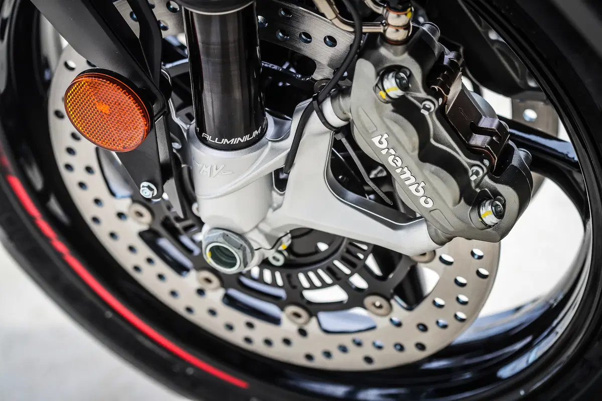 MV Agusta Brutale 800RR 2018 Bella senza tempo (2)