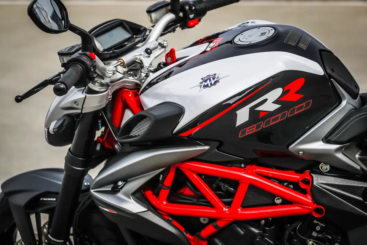 MV Agusta Brutale 800RR 2018 Bella senza tempo (17)