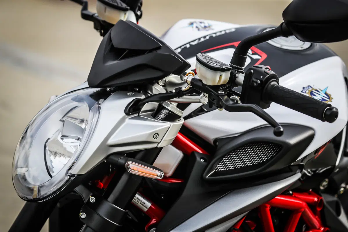 MV Agusta Brutale 800RR 2018 Bella senza tempo (19)