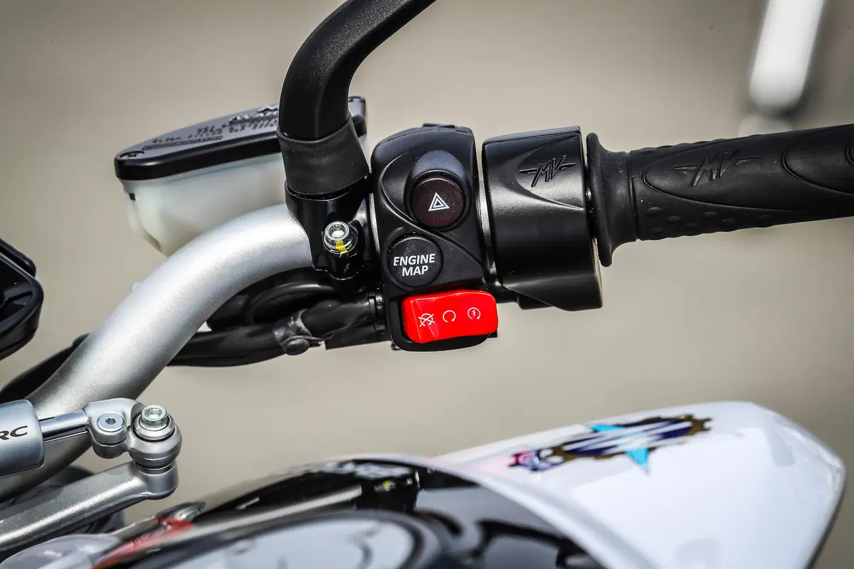 MV Agusta Brutale 800RR 2018 Bella senza tempo (24)