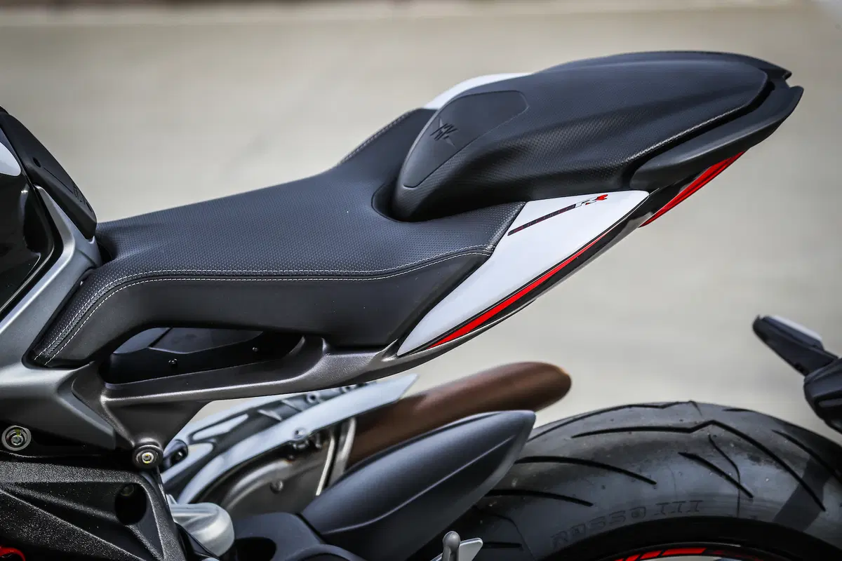 MV Agusta Brutale 800RR 2018 Bella senza tempo (25)