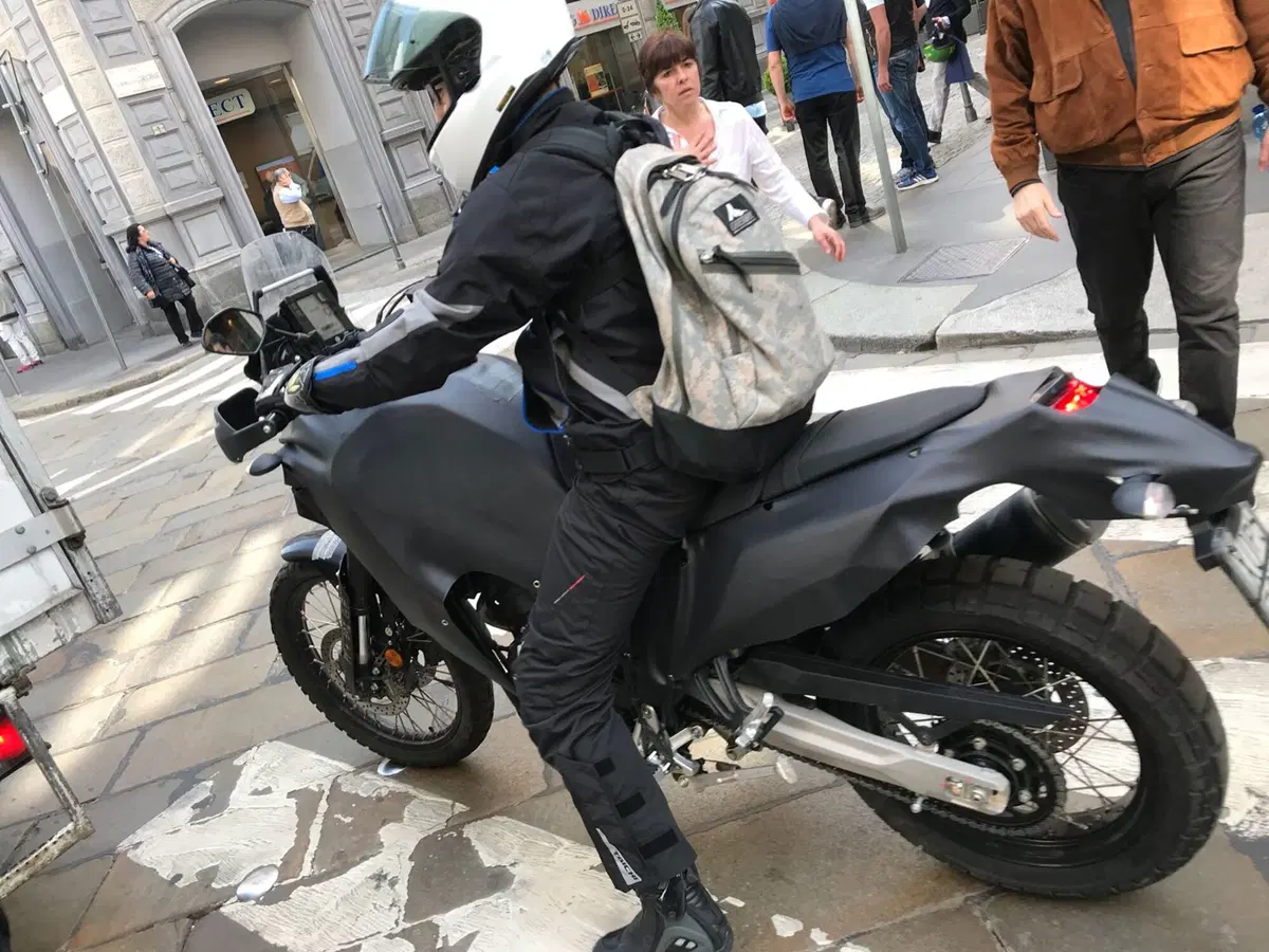 Foto spia: Yamaha Ténéré 700 'beccata' a Milano (2)