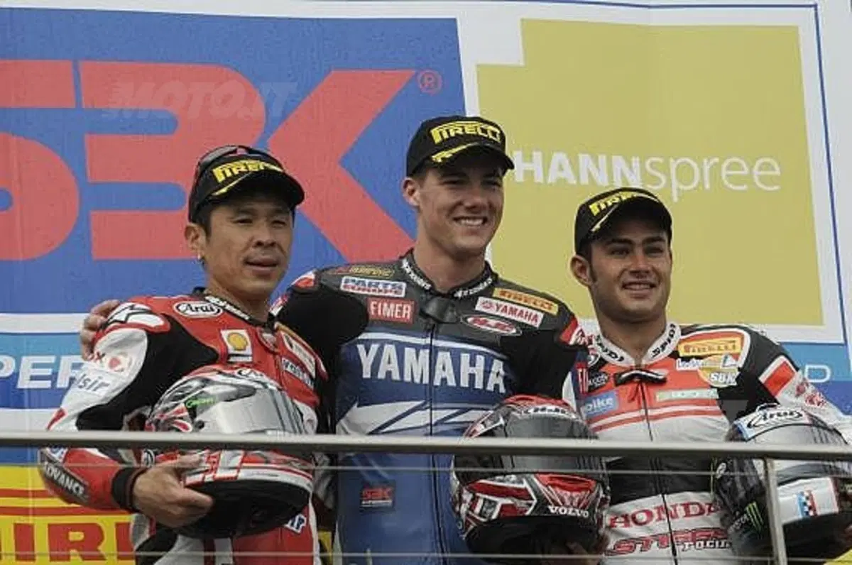 SBK. Vincono Haga e Spies (7)