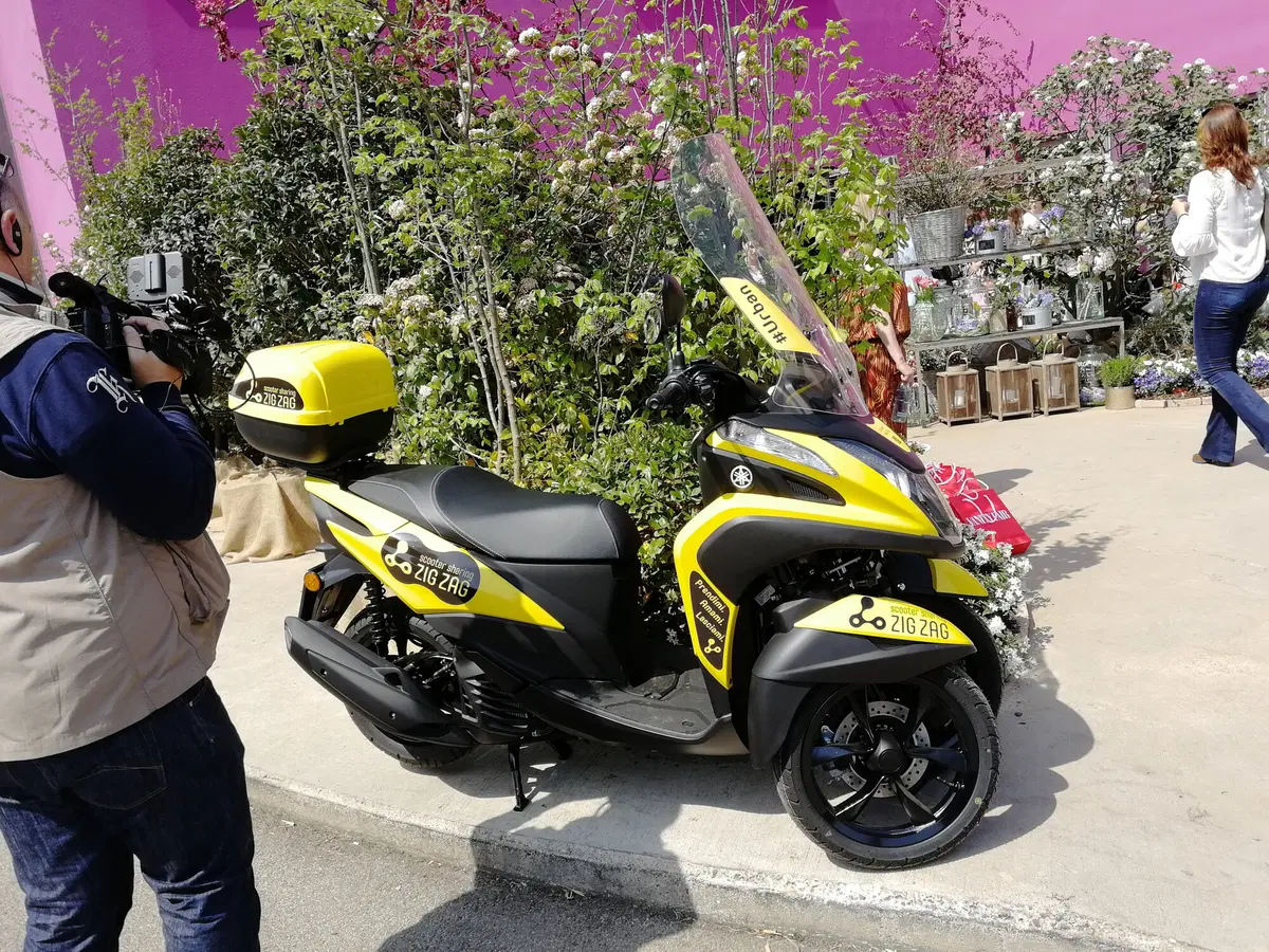 Zig Zag debutta a Milano con Yamaha Tricity 125 