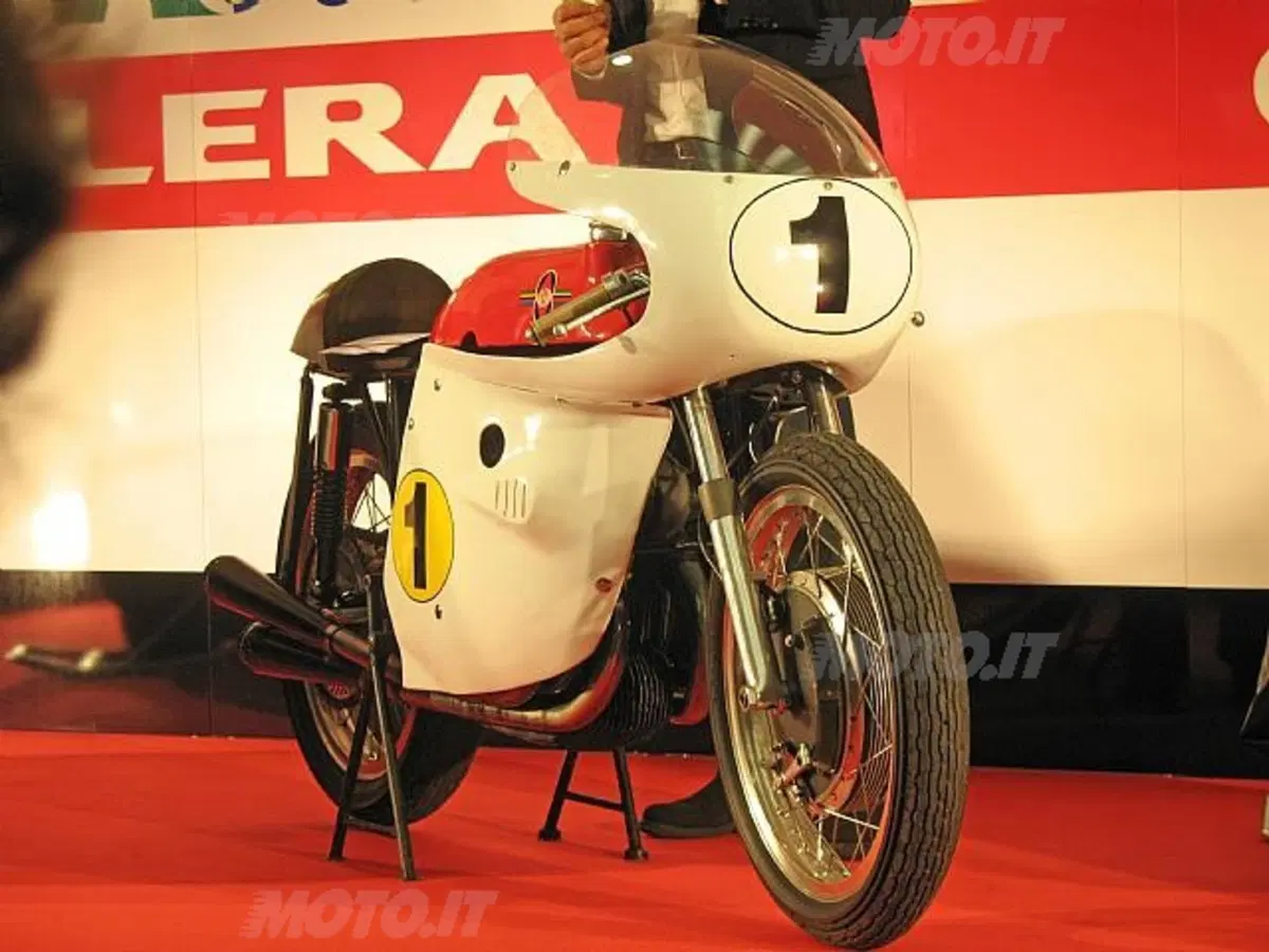 100 anni di Gilera. Simoncelli incontra Duke (3)