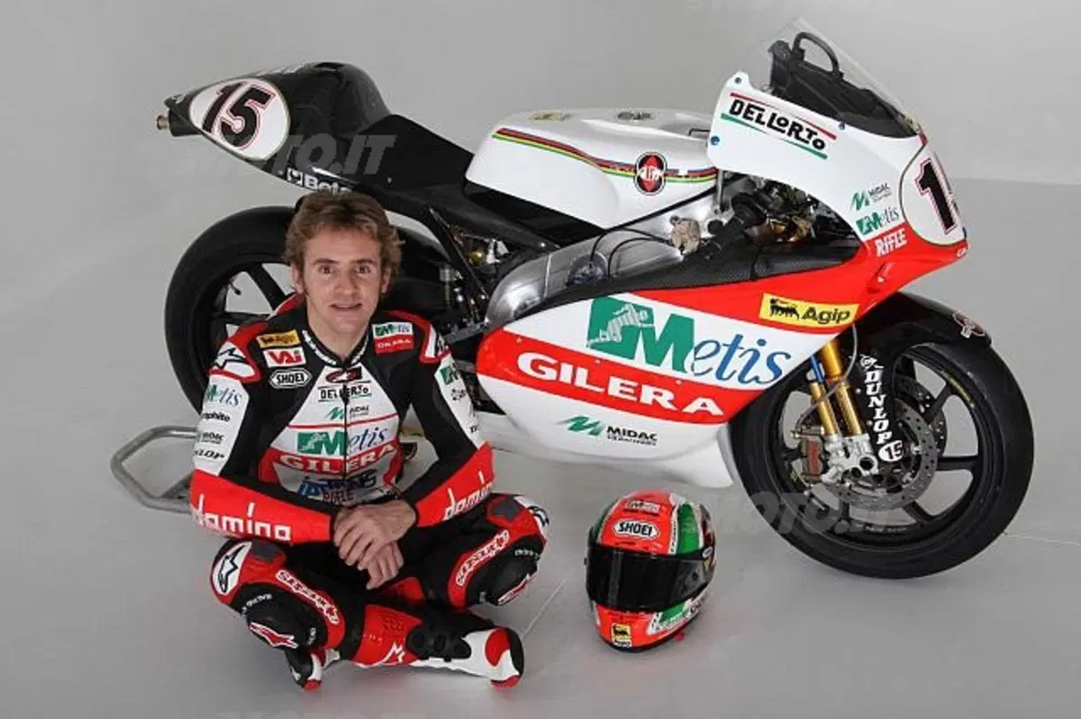 100 anni di Gilera. Simoncelli incontra Duke (10)