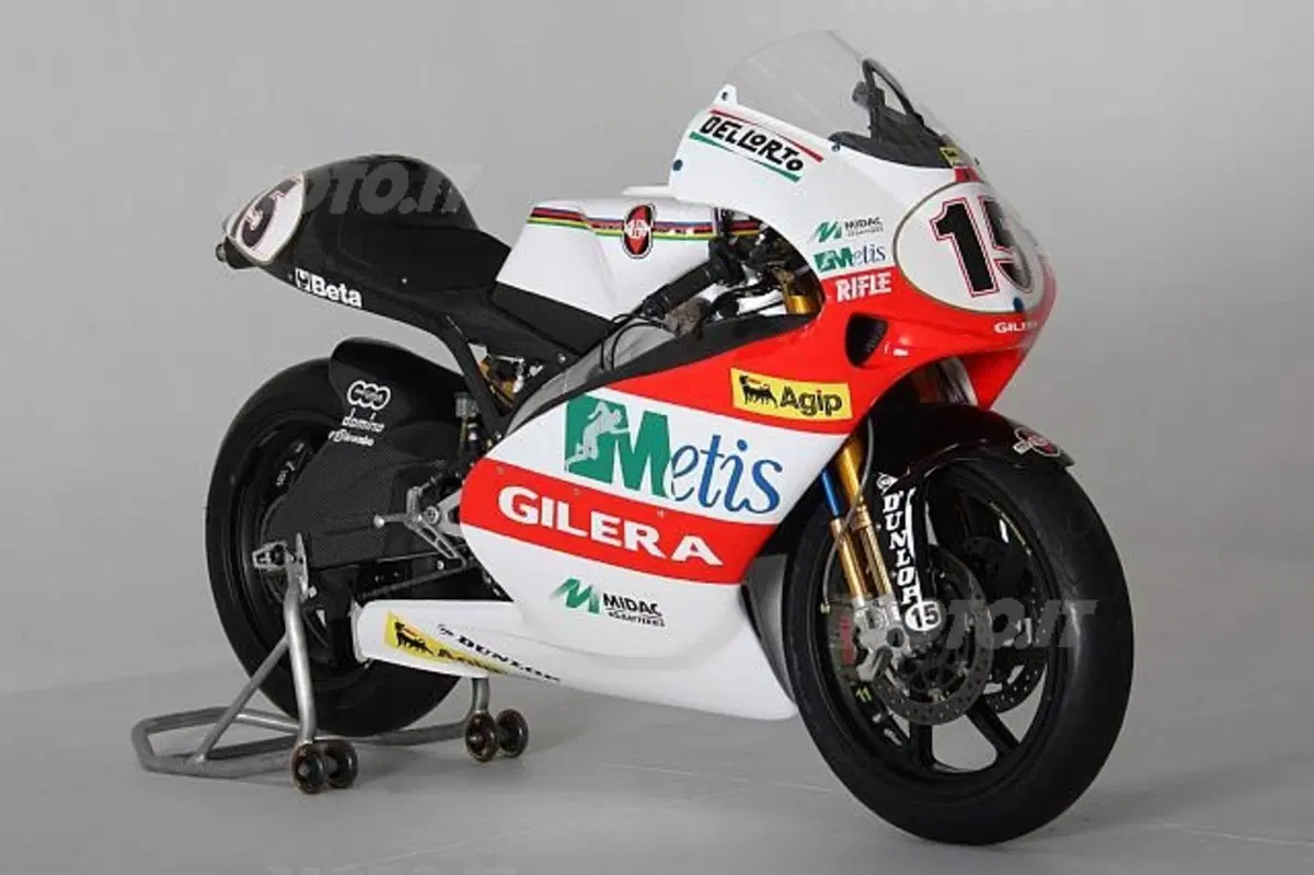 100 anni di Gilera. Simoncelli incontra Duke (11)