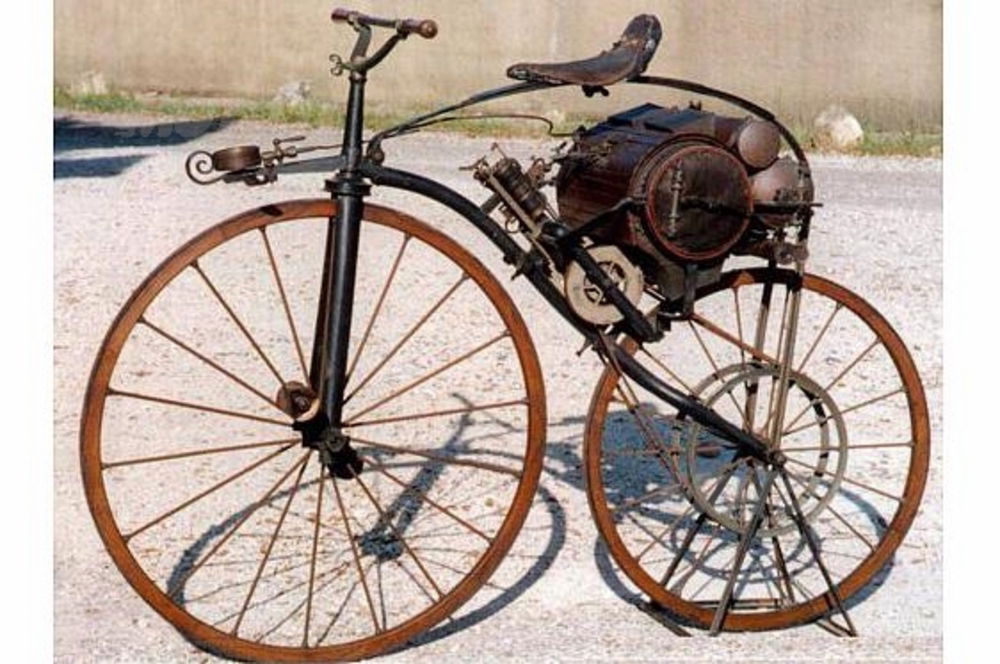 La prima moto a vapore di Louis Guillaume Perreaux (foto da Internet)