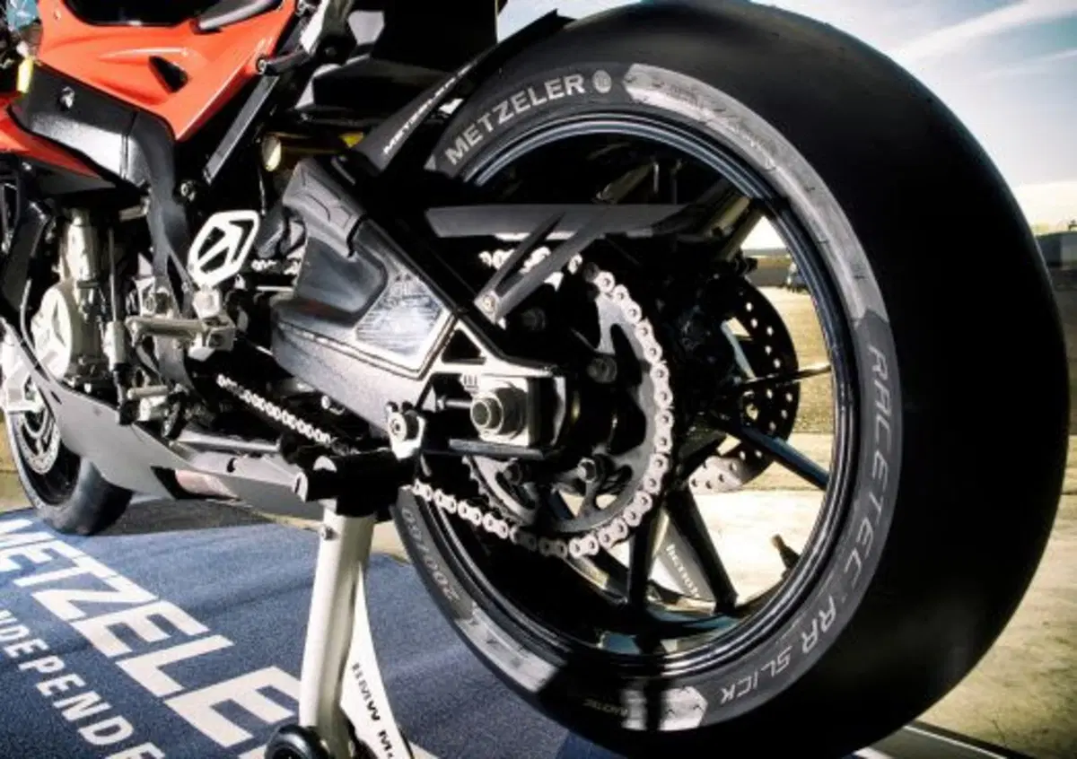 Nuovi pneumatici racing Metzeler: RACETEC RR SLICK (2)