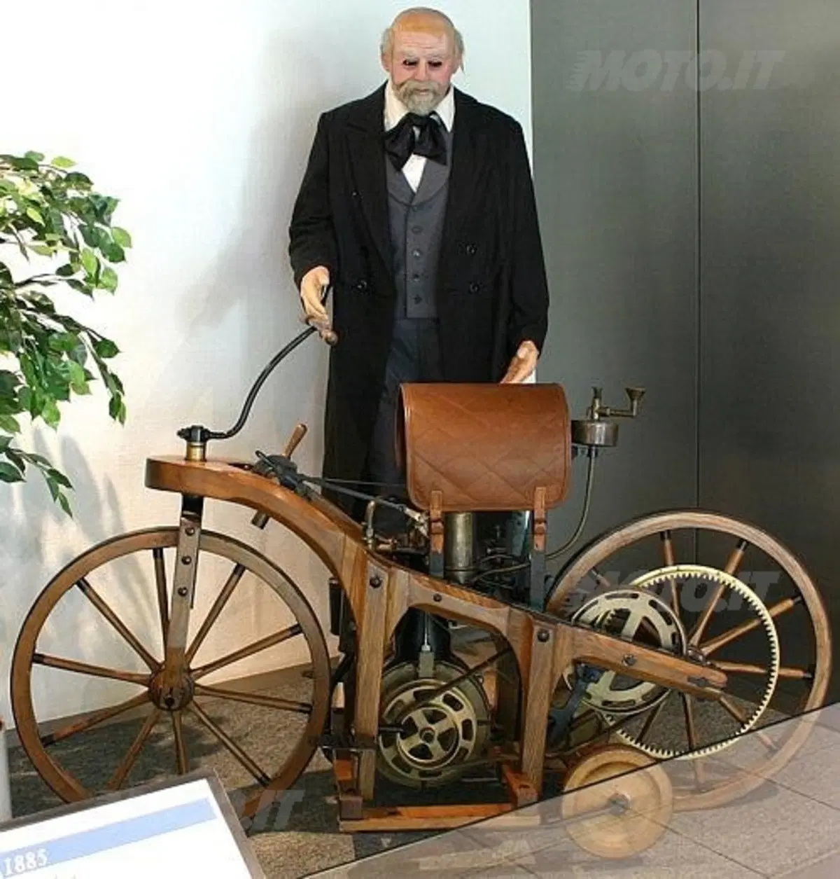 La moto compie 140 anni (2)