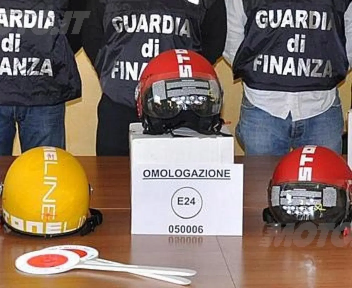 Caschi integrali: 4 su 18 non passano l'esame (2)