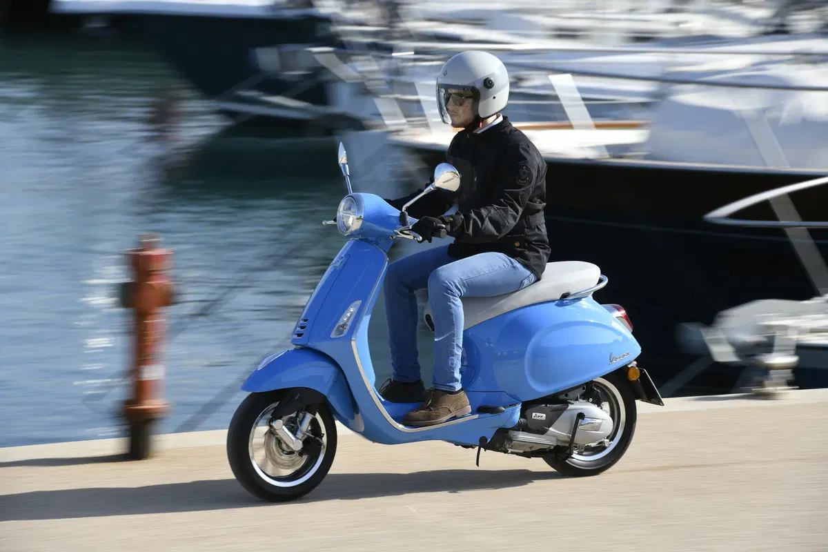 Vespa Primavera 125 e Vespa Sprint 125, il test (2)