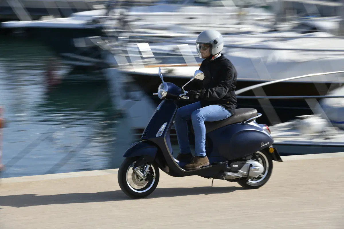 Vespa Primavera 125 e Vespa Sprint 125, il test