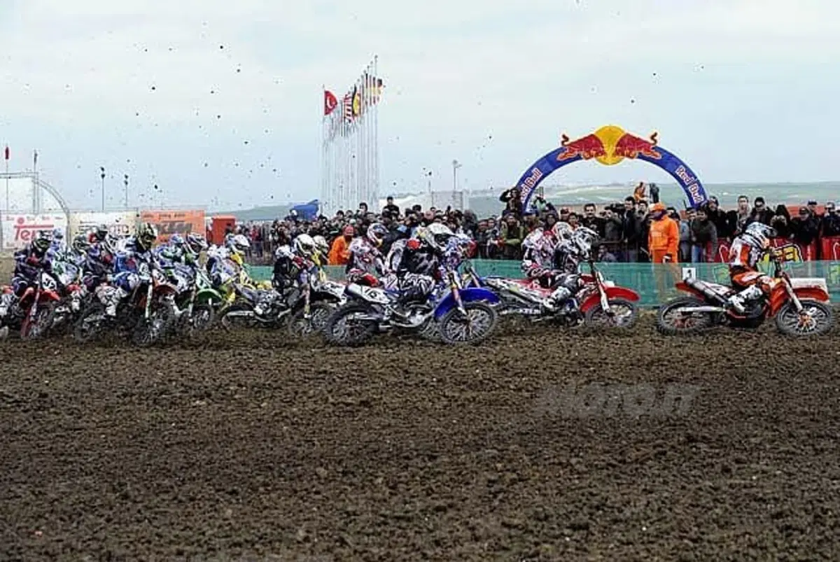 Cairoli passa al comando del Mondiale MX1 (7)