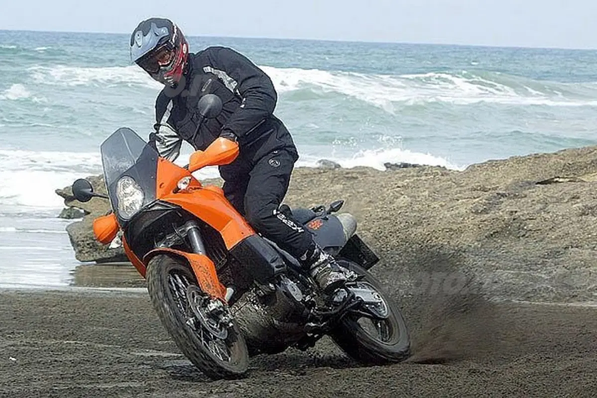 Guida alla KTM LC8 Adventure