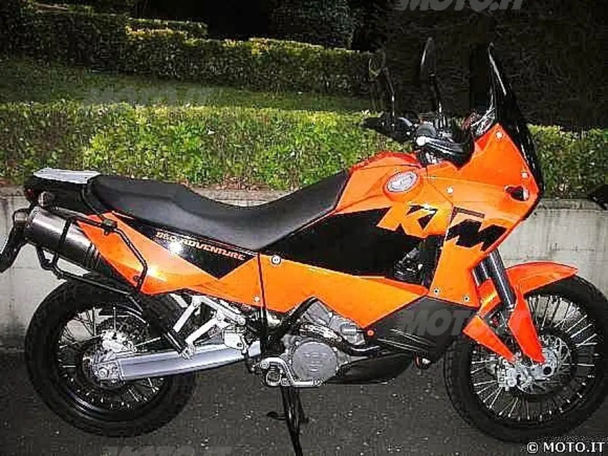 Guida alla KTM LC8 Adventure (8)