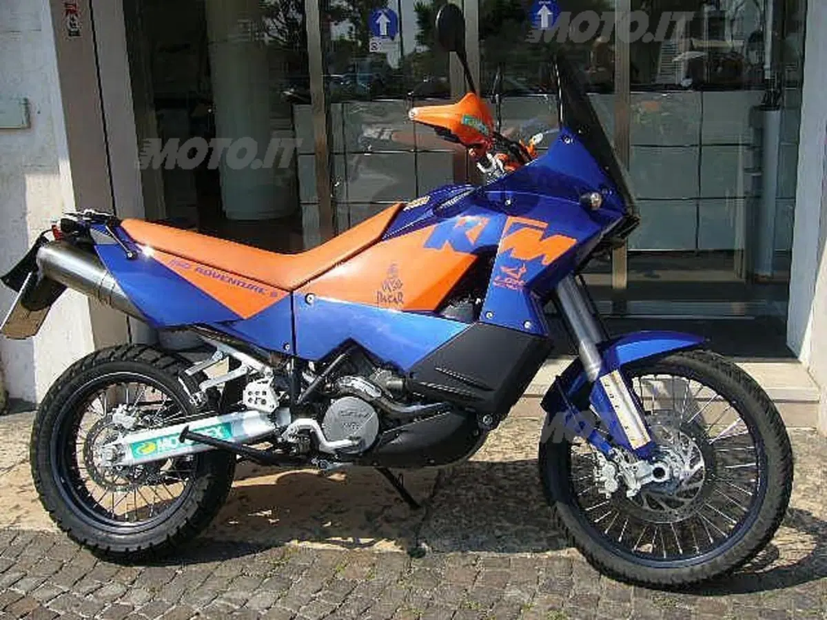 Guida alla KTM LC8 Adventure (10)
