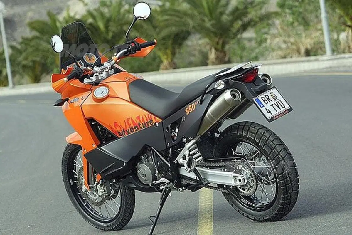 Guida alla KTM LC8 Adventure (11)