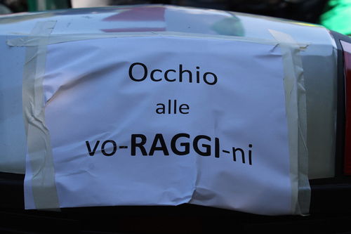 «Basta buche»: moto e scooter contro il Campidoglio (3)