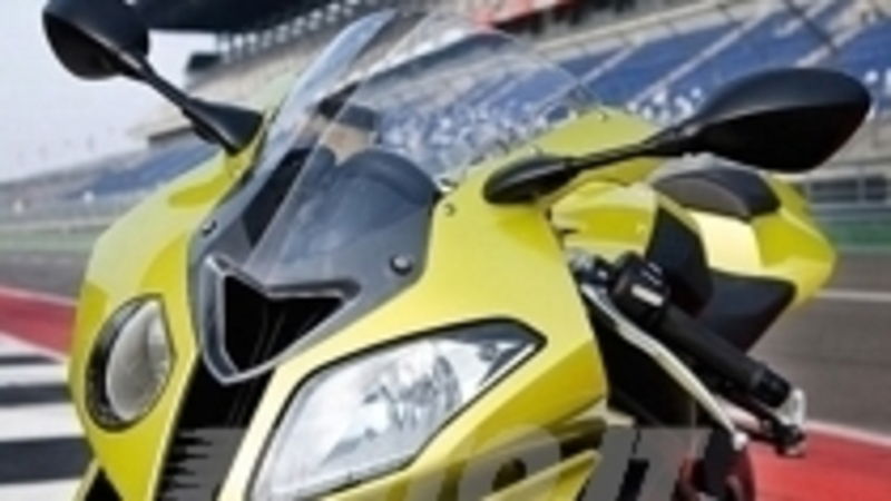 BMW, svelata ufficialmente la S1000RR