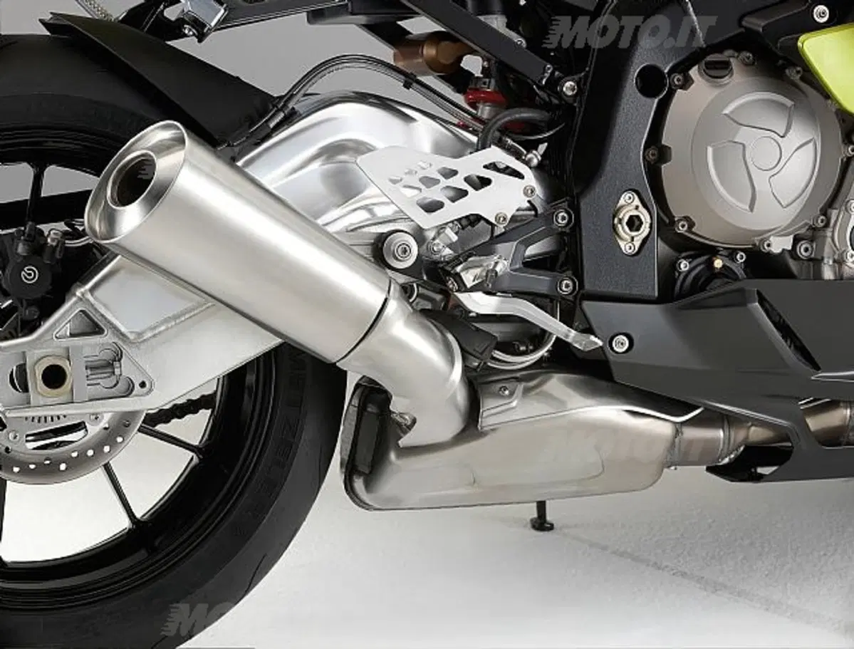 BMW, svelata ufficialmente la S1000RR (9)