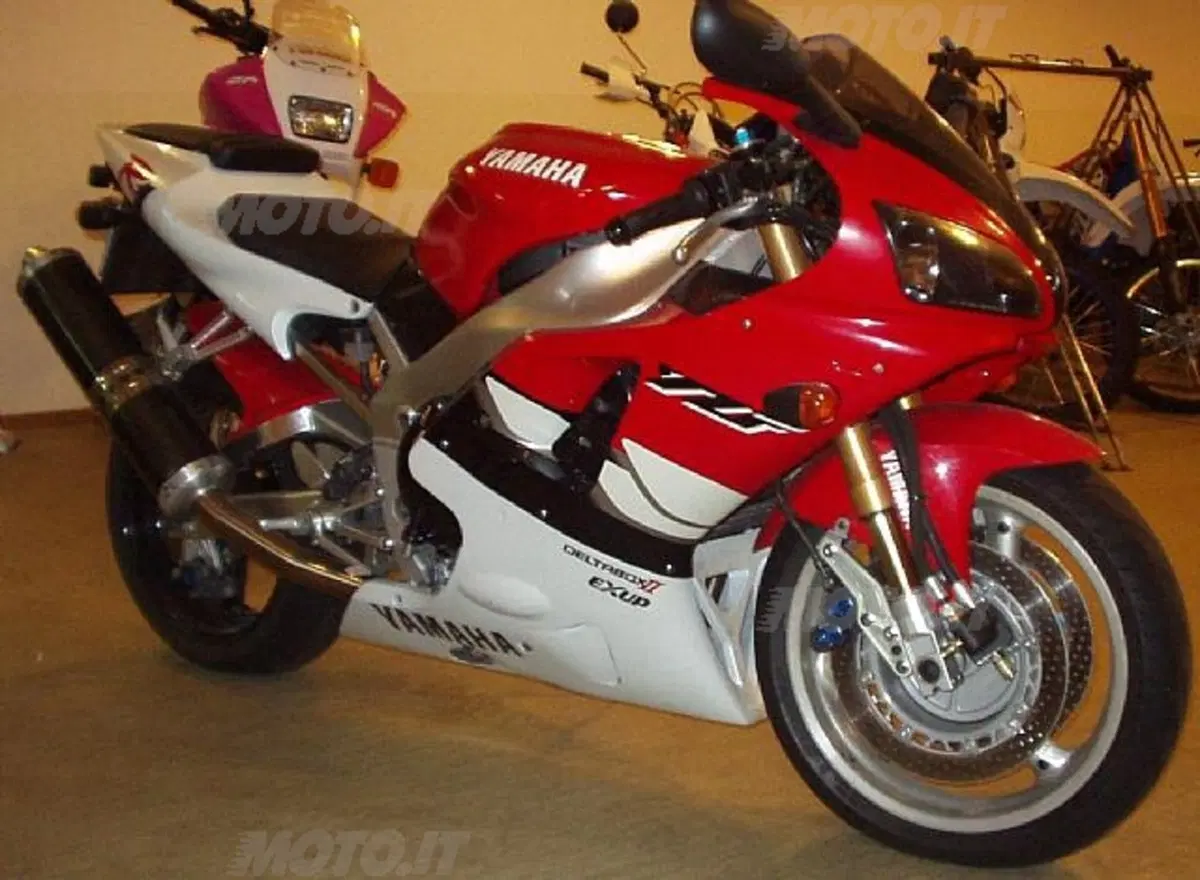 Yamaha R1 Ohlins 2WD (2)