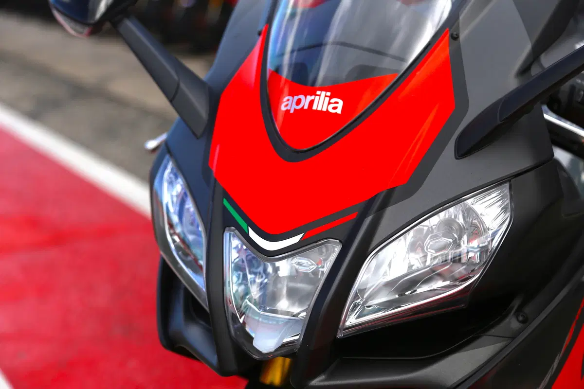 Aprilia RSV4RR: meno spesa, tanta resa (3)