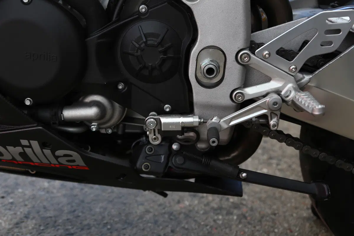 Aprilia RSV4RR: meno spesa, tanta resa