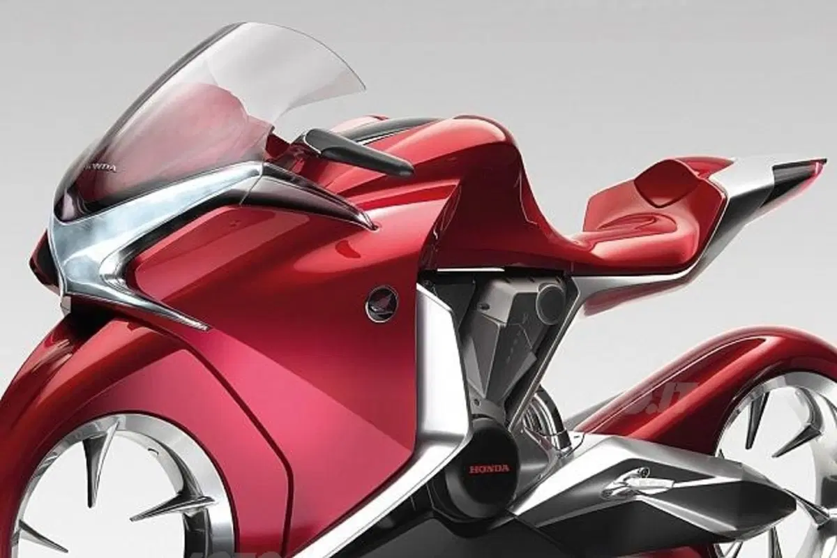 La nuova Honda V4 pronta in autunno	