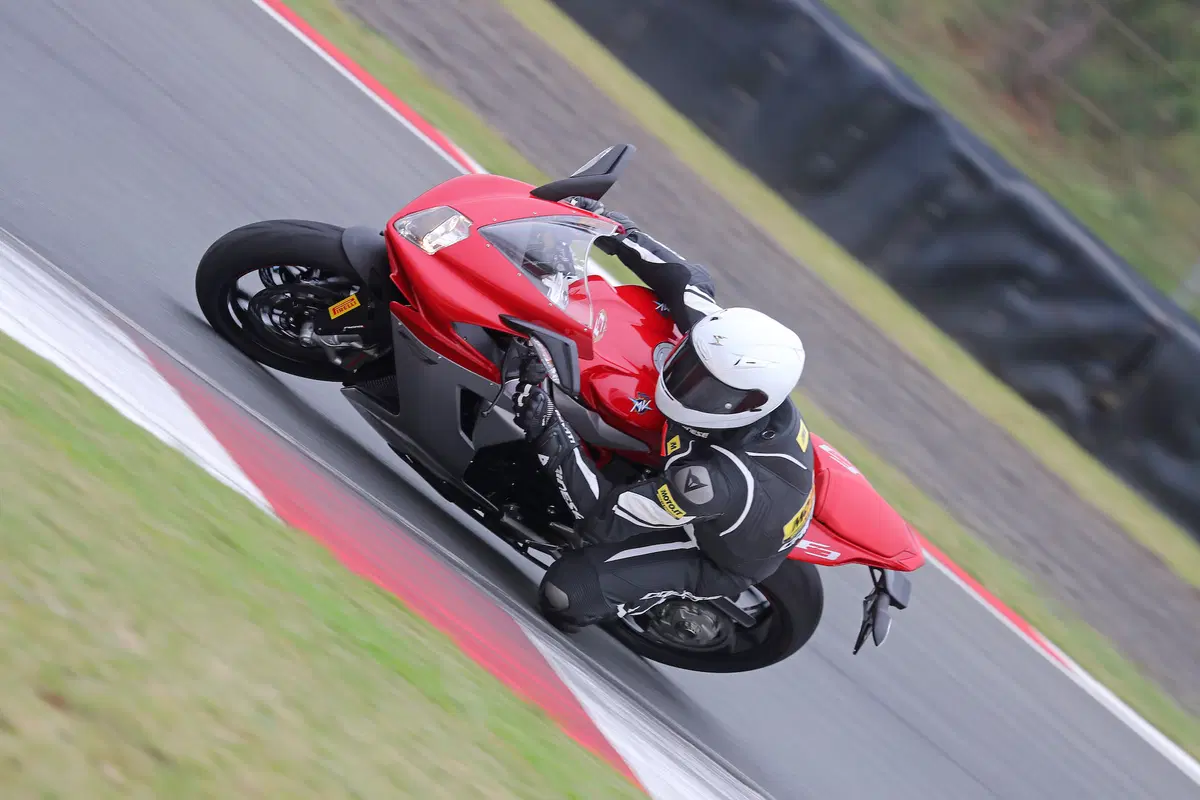 Pirelli Diablo Rosso Corsa II. Test su strada e in pista (9)